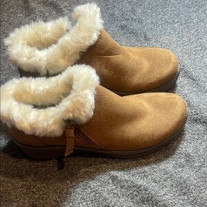 Bzees Cozy Tan Faux Fur Ankle Boots size 7 1/2